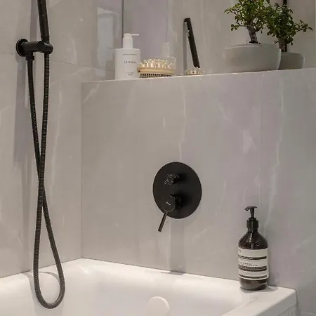 Stylowy Przy Metrze דירה *